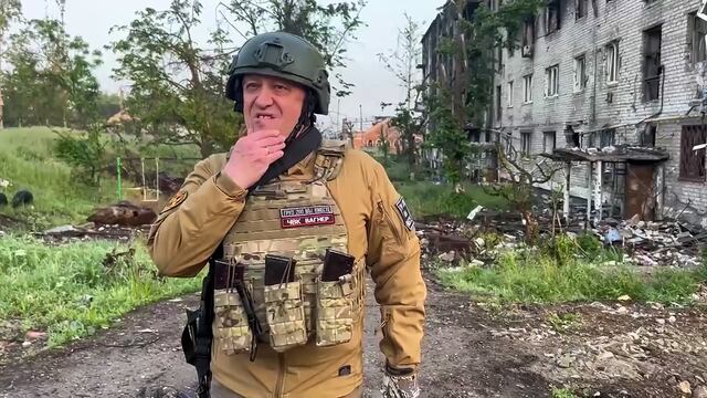 Jefe del Grupo Wagner acusa a Moscú de bombardear sus bases en la retaguardia del frente con Ucrania