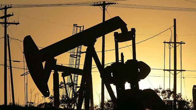 Barril de petróleo superó los US$100 por crisis política en Egipto