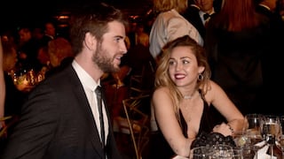 Miley Cyrus se sonroja al escuchar piropo que le dedicó Liam Hemsworth durante discurso | VIDEO