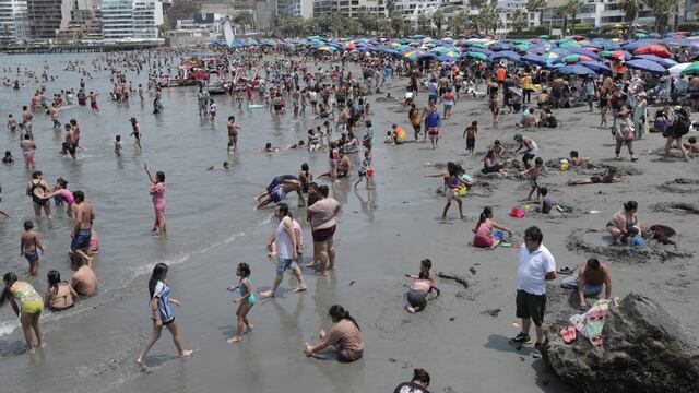 Ancón cierra playas por contaminación que ocasionó derrame de petróleo y Repsol responde que áreas están limpias