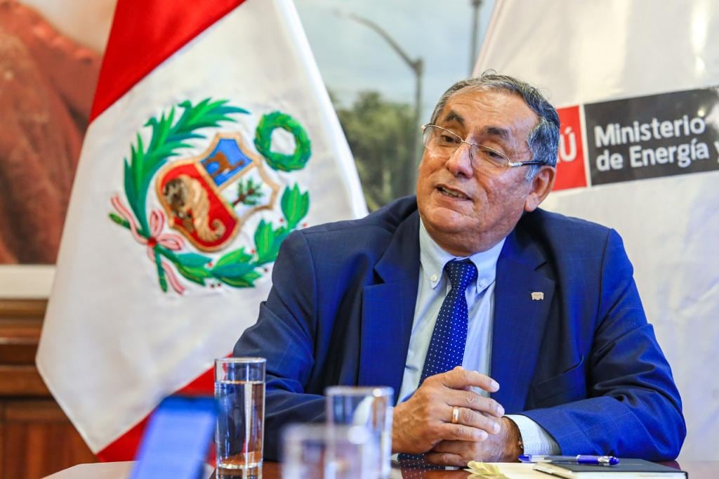 Oscar Vera, ministro de Energía y Minas, asevera que las petroleras privadas de Talara no han invertido en los últimos 30 años y solo han llevado pobreza a la región.