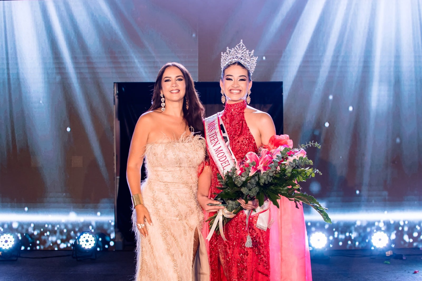 Marina Mora con la Miss Teen Model Perú 2024