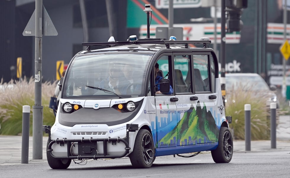 Primer vehículo autónomo de uso público en América Latina fue presentado este martes, en la ciudad de Monterrey (México). (Foto: EFE)