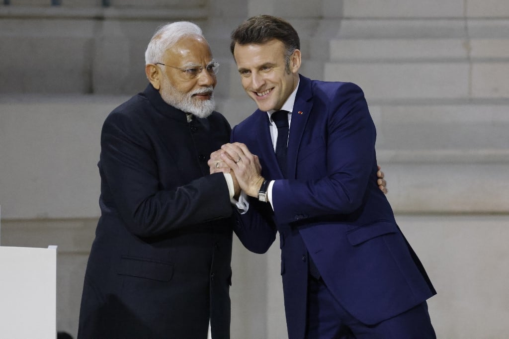 La cumbre de IA en París trajo nuevos actores. En la foto se ve al presidente francés Emmanuel Macron y el primer ministro indio Narendra Modi, quienes han formalizado una alianza de inversión para la IA, junto a Emiratos Árabes. (Foto: AFP)