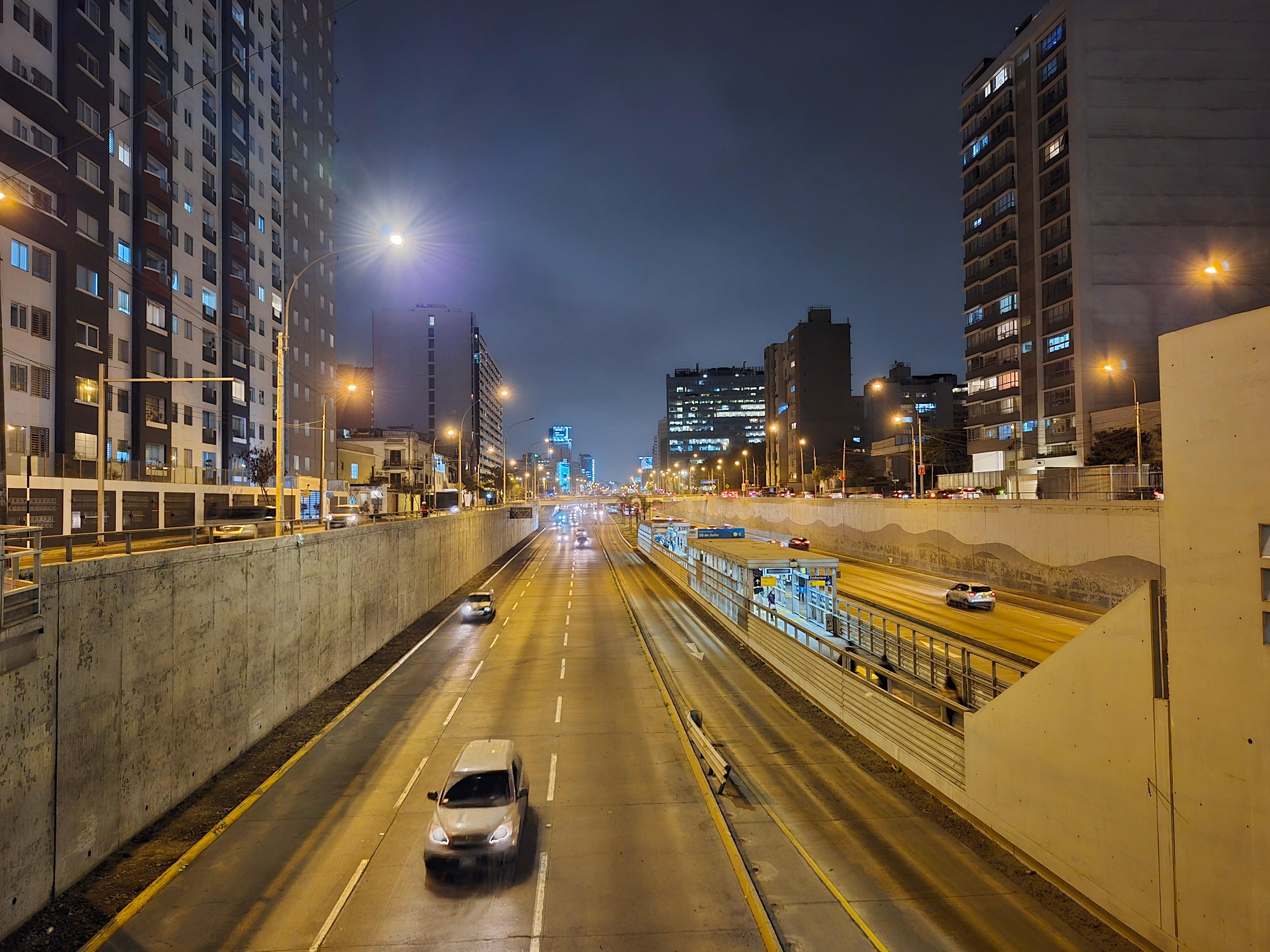 Este es el resultado de la fotografía de noche en el Samsung Galaxy S24 FE.