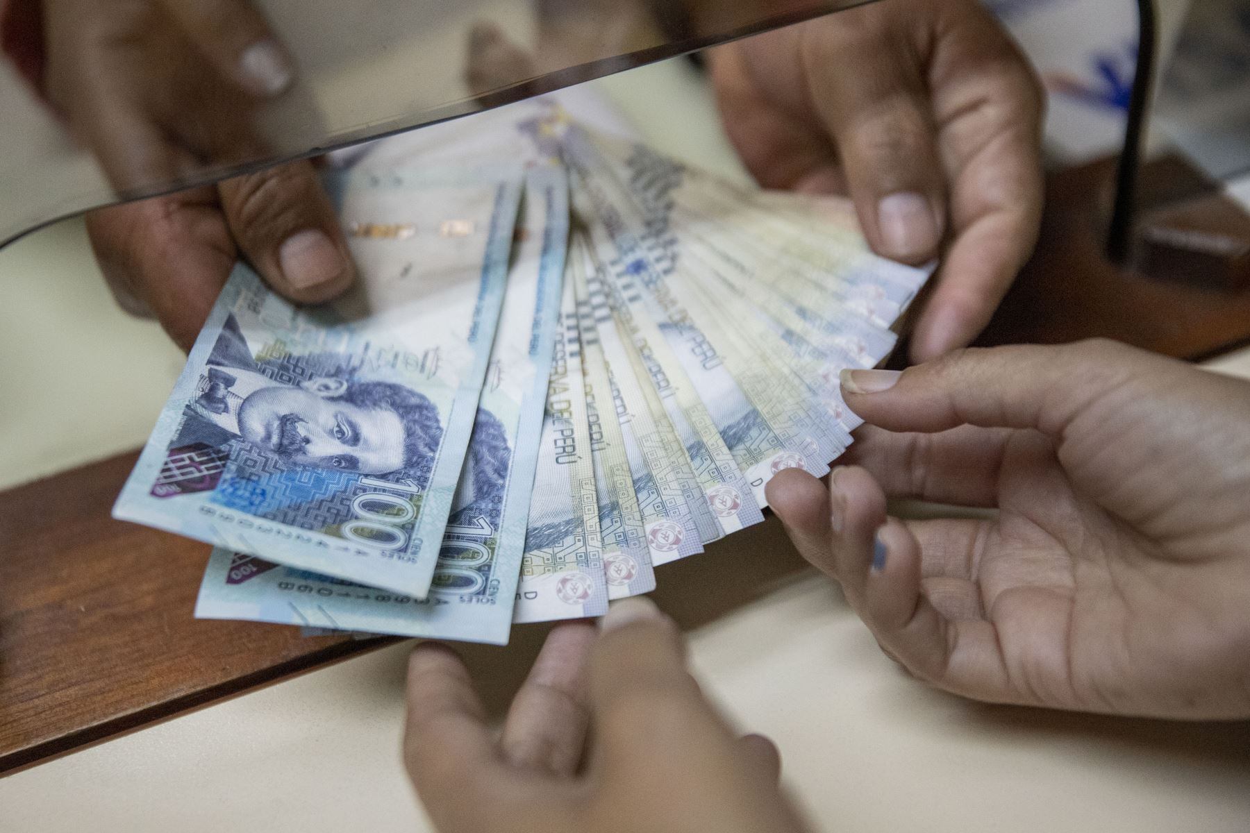 Esta nueva medida se da con la intención de ayudar a todos los peruanos a aliviar la crisis económica que atraviesa el Perú. FOTO: Andina