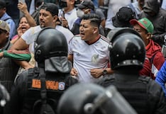 Miles de manifestantes bloquean acceso al mundialista estadio Azteca de México