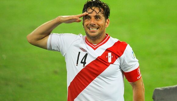 El exdelantero se animó a armar el mejor equipo con compañeros en todos sus años en la selección peruana. Foto: Composición.