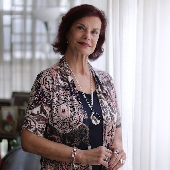 Frieda Holler, la dama de la etiqueta, nos habla de sus libros, de anécdotas con Bryce Echenique, Marco Aurelio Denegri, Toledo y más