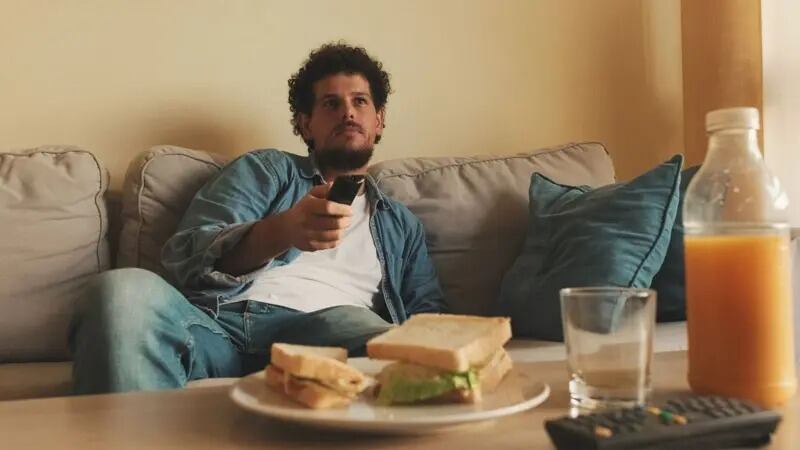 La forma en que servimos y comemos nuestra comida también puede influir en cómo la percibimos.