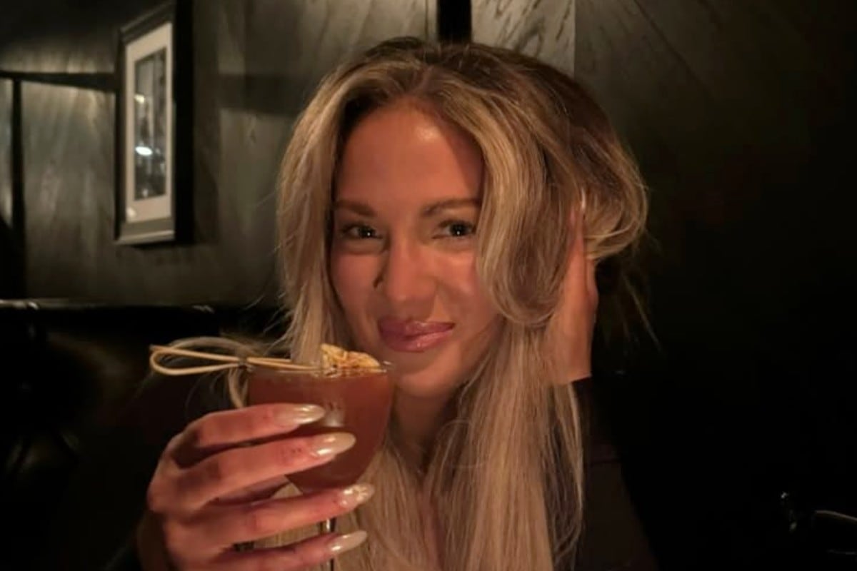 Alexa Loebel, de 32 años, sufría fuertes cólicos menstruales y probó varias terapias sin éxito hasta que descubrió que cierto alimento cambiaba por completo cómo se sentía. (Foto: @alexaraeloebel / Instagram)