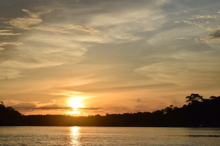 Atardecer en el río Inirida. Foto: Cortesía de la administración de la Reserva Nacional Natural Puinawai.