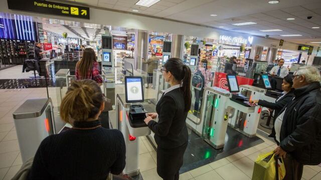 Prueba dejó en evidencia los desafíos operativos que traerá la reducción del área de Migraciones destinada a las zonas de salida y llegada del nuevo terminal aéreo. (Foto: Migraciones)
