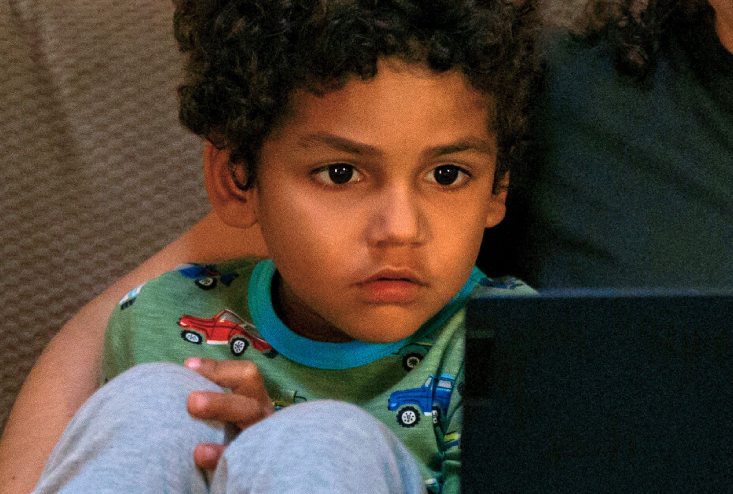 Omi Fitzpatrick-Gonzales como Gael Vasquez en una escena de la serie "Indomable" (Foto: Netflix)