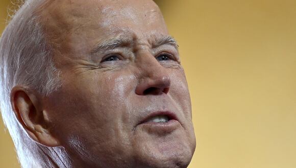 El presidente de los Estados Unidos, Joe Biden, habla sobre la economía en la antigua oficina de correos de Chicago, Illinois, el 28 de junio de 2023. (Foto de ANDREW CABALLERO-REYNOLDS / AFP)