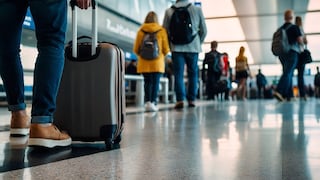 Los 8 dispositivos electrónicos que no deberías llevar en tu equipaje de mano cuando viajas en avión