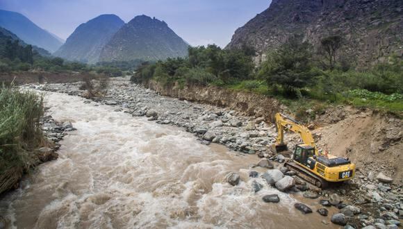 Otárola anunció que a fines de este año, el Gobierno adquirirá más de 500 maquinarias para acciones de prevención en las 7 regiones declaradas en emergencia por los posibles efectos de El Niño. (Foto: Presidencia)