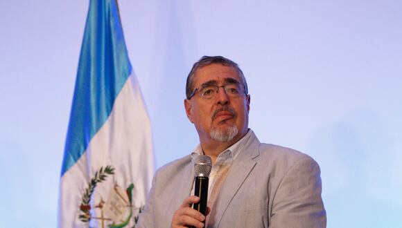 El presidente electo de Guatemala, Bernardo Arévalo de León, participa durante una reunión en Ciudad de Guatemala, Guatemala, el 1 de octubre de 2023. (Foto de David Toro / EFE)