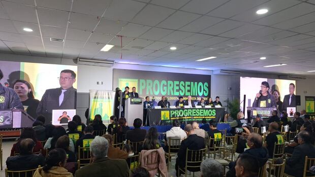 Luis Solari participó en conferencia de prensa de agrupación política Progresemos, en vías de inscripción.
