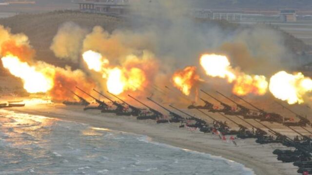 Corea del Norte realiza maniobras militares con fuego real