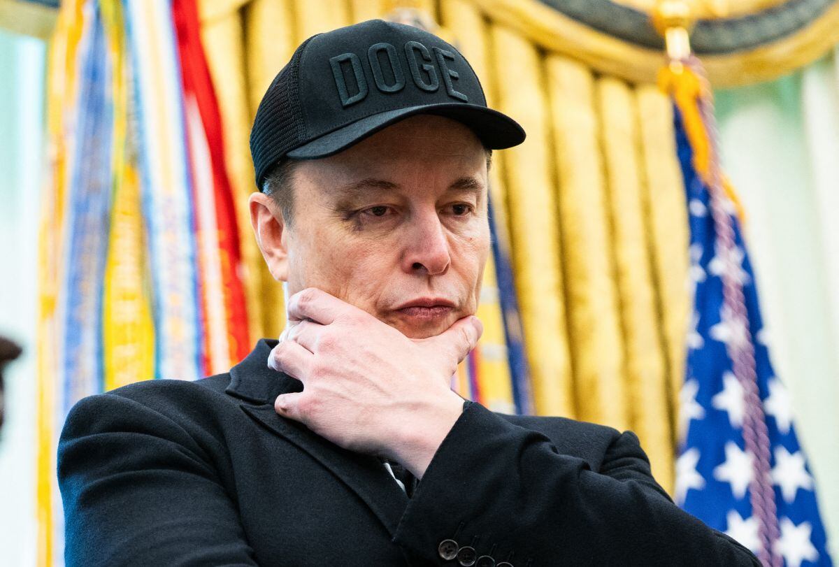 El improbable matrimonio político entre Trump y Musk estalló en un acalorado divorcio público el 5 de junio de 2025. El presidente declaró en una diatriba televisada desde la Oficina Oval que estaba "muy decepcionado" después de que su exasesor y principal donante criticara su "grande y hermoso" proyecto de ley de gastos ante el Congreso (Foto: Allison Robbert / AFP)