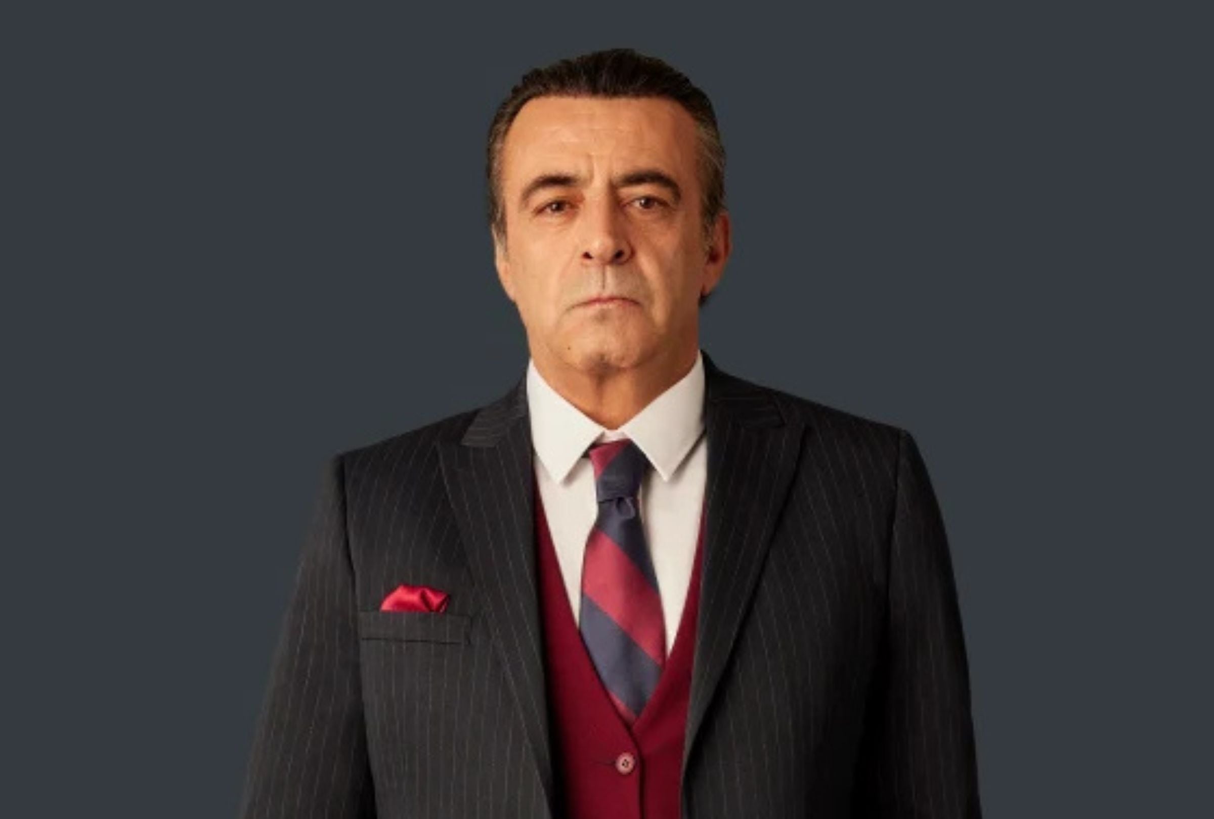Levent Ülgen como Ibo Soykan en una imagen promocional de la telenovela turca "La familia" de Telemundo (Foto: Ay Yapım)