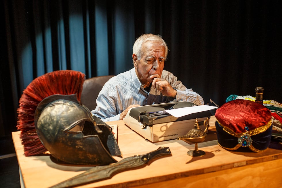 La puesta dirigida por Percy Encinas apuesta por una estructura fragmentada y dinámica, donde música en vivo y actuación construyen un hilo conductor entre universos dramáticos diversos. (Fotos: César Campos)