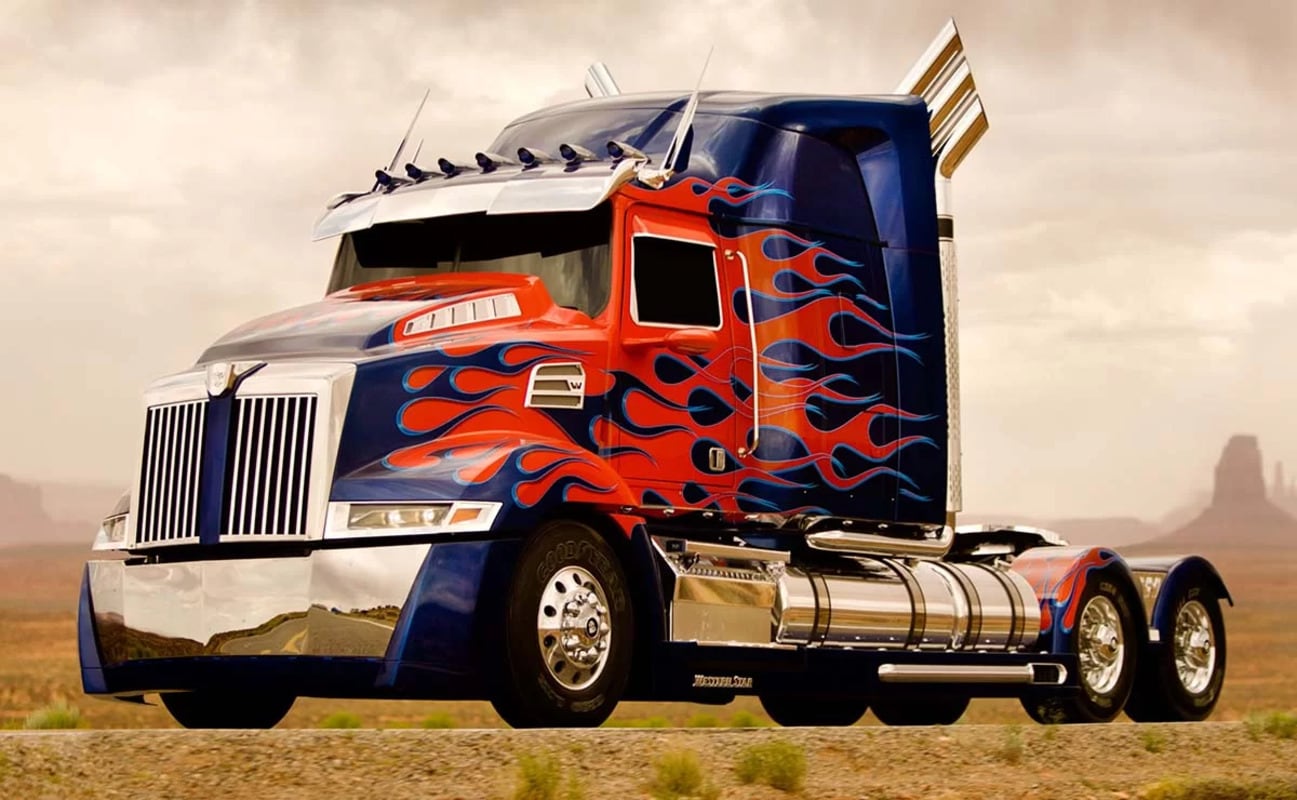 ¿Cuál es el camión que “da vida” a Optimus Prime y cuáles son sus características en la vida real?