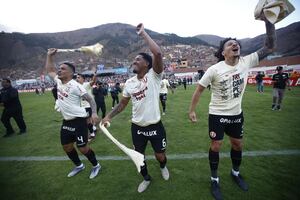 Universitario de Deportes: así fue la llegada de los tricampeones a Lima