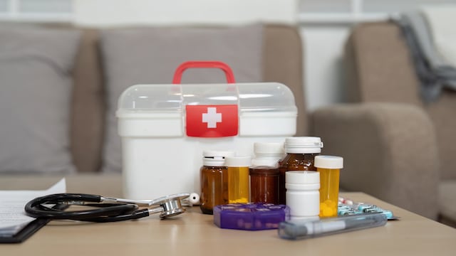 ¿Qué debe tener un botiquín en tu mochila de emergencia?