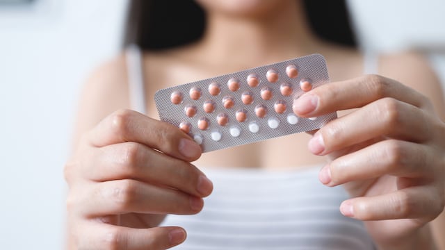 “Ola” de mujeres que dejan sus pastillas anticonceptivas: por qué es una tendencia en aumento y qué debes saber sobre este método