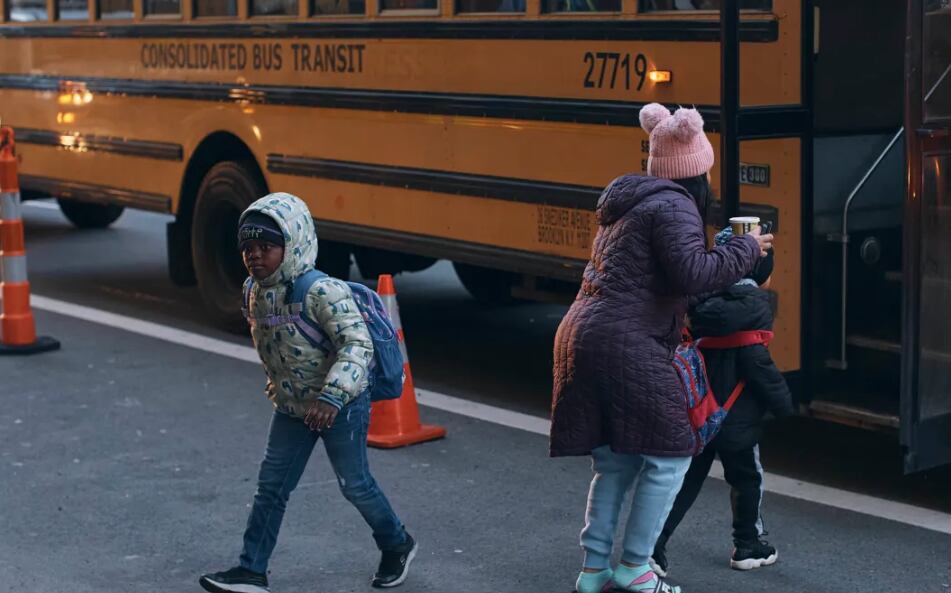 La crisis del transporte escolar en NY ha impulsado este cambio para el próximo ciclo escolar (Foto: Andres Kudacki | AP)