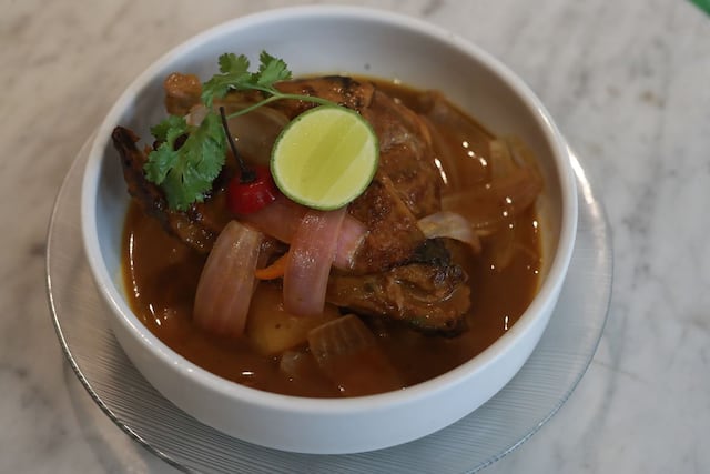 La carta de Esperanza cuenta con 22 platos para todos los gustos: criollo, chifa, pastas y arroces. En la foto, ceviche de pato. También salen 1 o 2 platos de autor al día.