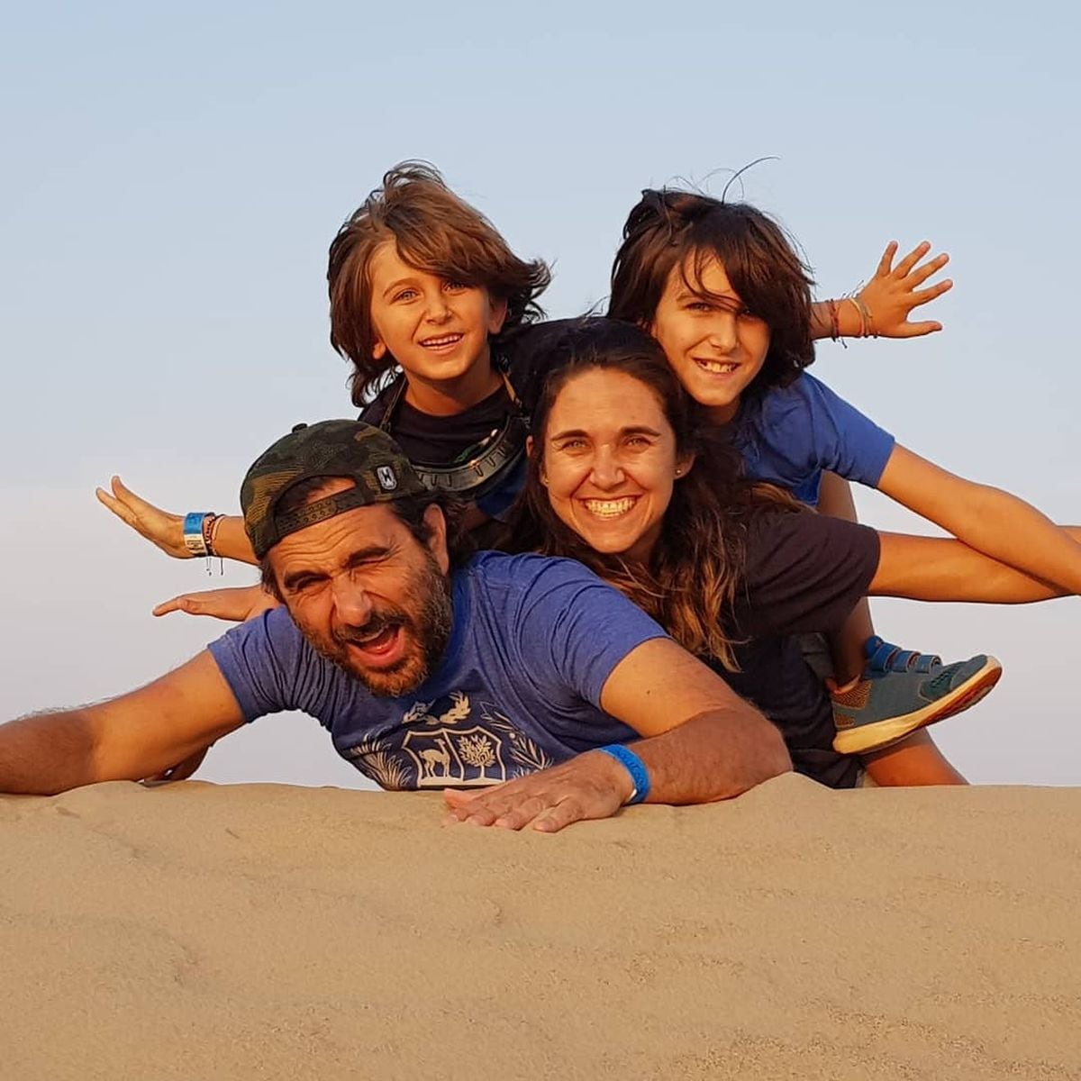 El actor junto a toda su familia. Esta imagen es del 16 de junio de 2019 (Foto: Giovanni Ciccia / Instagram)