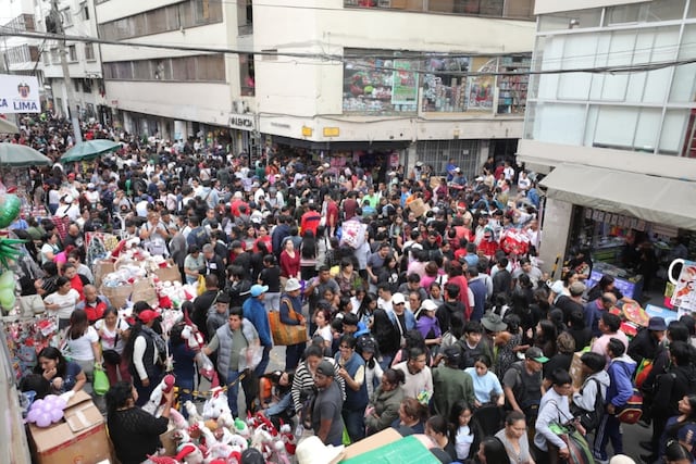 Vista aérea de una de las esquinas más concurridas del conglomerado comercial, completamente abarrotada. (Foto: GEC)