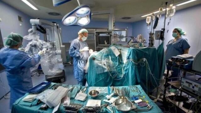 Realizan primer trasplante de riñón a paciente con hepatitis