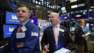 Wall Street: Dow Jones se recupera un poco tras su peor jornada del año