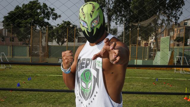 El enmascarado peruano dueño del título sudamericano de lucha libre