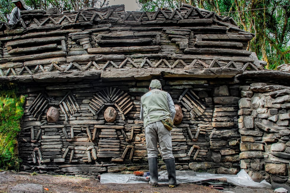 Bolaños encabezó el proyecto de campo en Gran Pajatén donde se descubrió la existencia de más de un centenar de estructuras pertenecientes a la cultura Chachapoyas.
