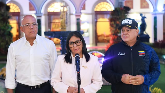 Delcy Rodríguez dice que Venezuela está en “calma” tras un mes del ataque de Estados Unidos