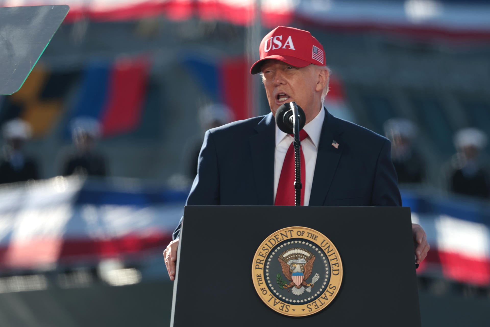 Trump hace campaña en Texas mientras su candidato lo culpa por los malos sondeos