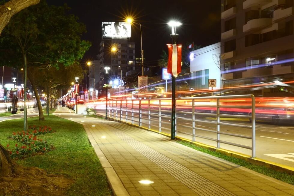 Se incorporaron elementos de accesibilidad como baldosas podotáctiles, luminarias y bancas. (Foto: Difusión)