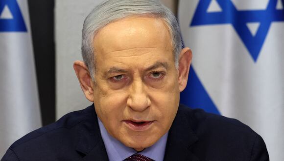 El primer ministro de Israel, Benjamin Netanyahu, preside una reunión de gabinete en Kirya, el 31 de diciembre de 2023. (Foto de ABIR SULTAN / AFP).