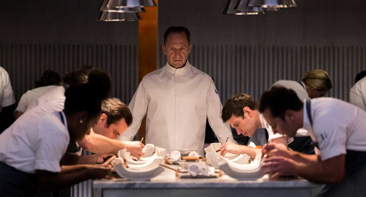 Ralph Fiennes como Julian Slowik en "El Menú" (Foto: 20th Century Studios)