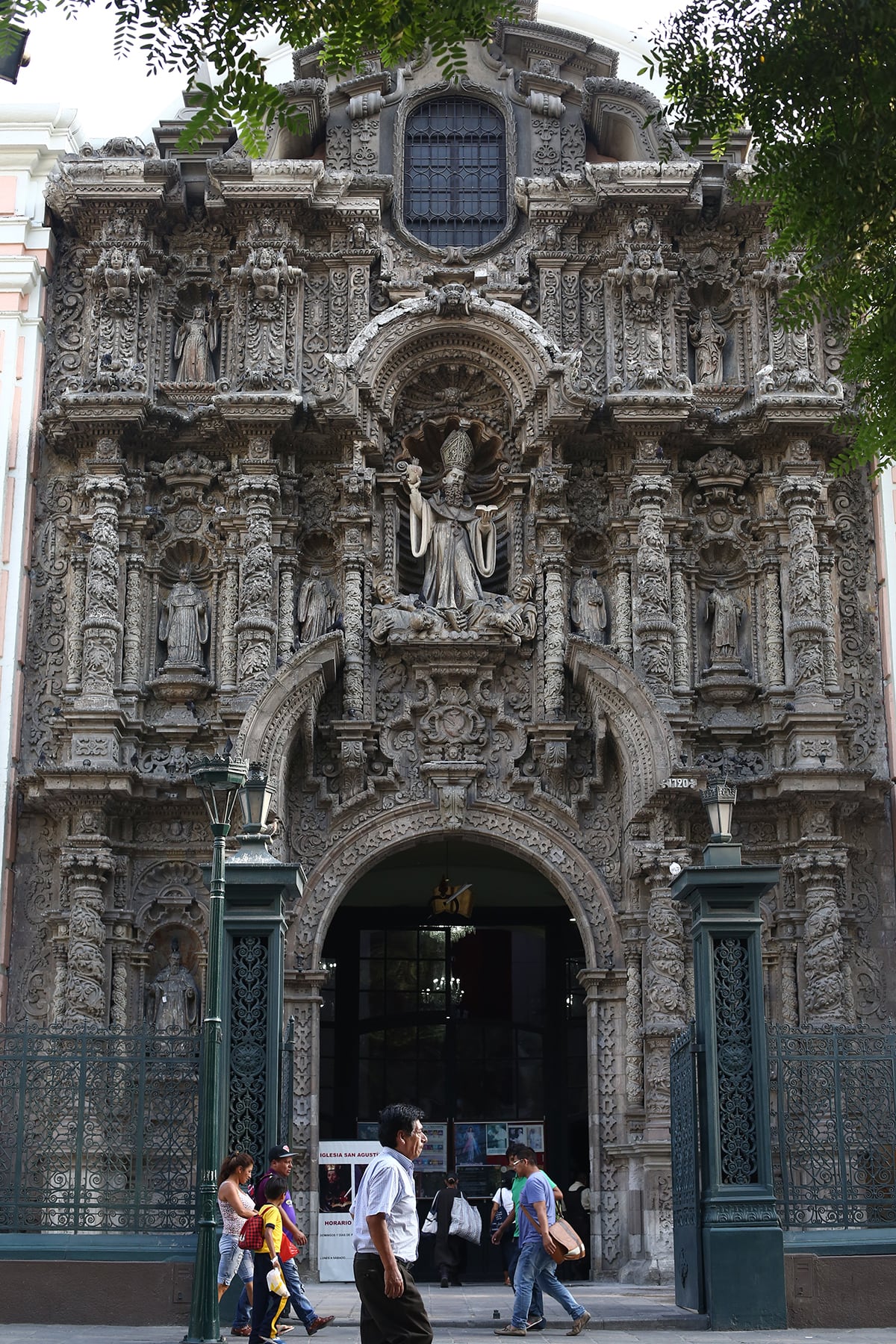 Detalla de la fachada de la iglesia de San Agustín. (Foto: Alessandro Currarino/ Archivo El Comercio)