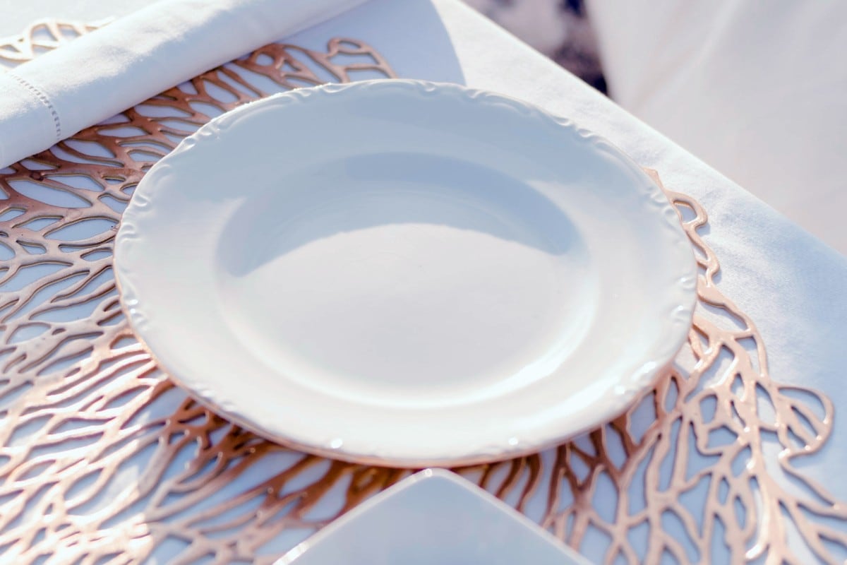 Plato blanco. (Foto: Pexels)