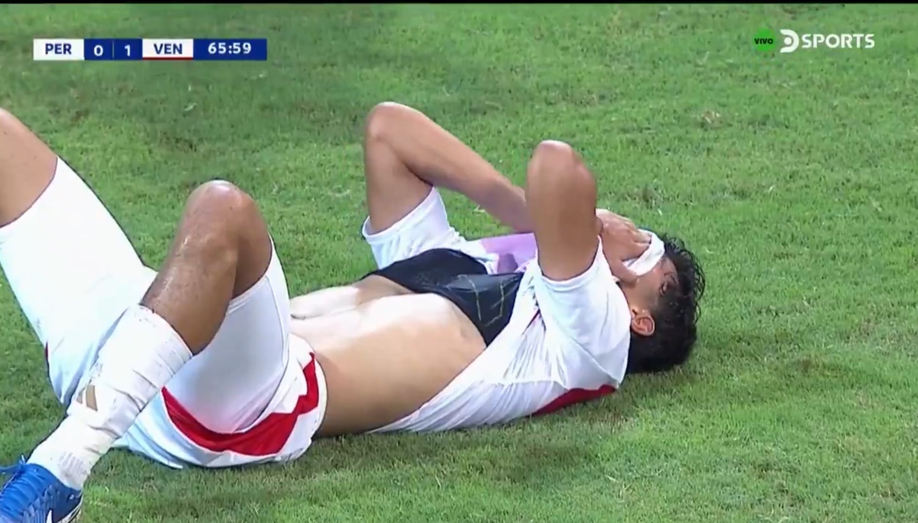 El defensor central no pudo despejar el balón y terminó dándole la ventaja al conjunto ‘llanero’.