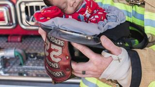 Emotiva historia de adopción: pareja de Kentucky da hogar a niño abandonado en estación de bomberos