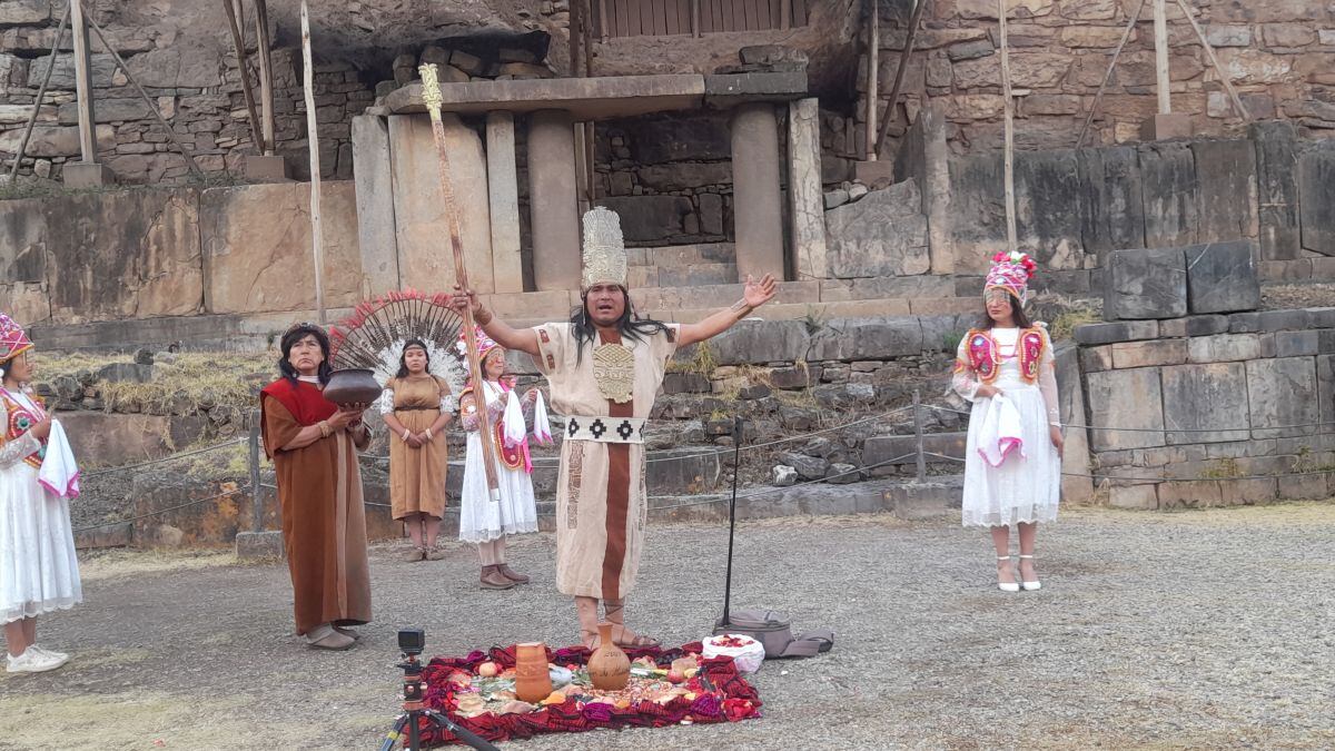 Ceremonia de pago a la tierra para el inicio de la prueba.