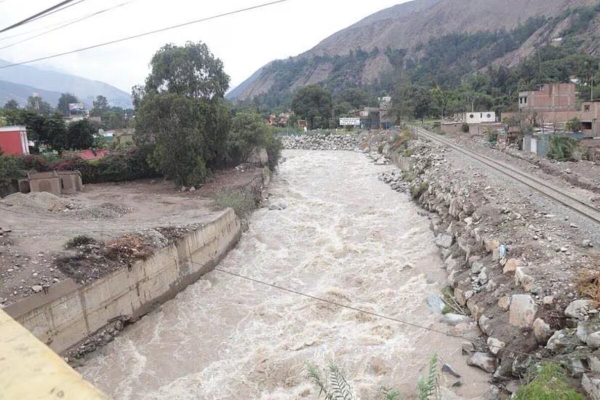 Aumento del caudal del río viene generando pánico entre la población. (Foto: Agencias)